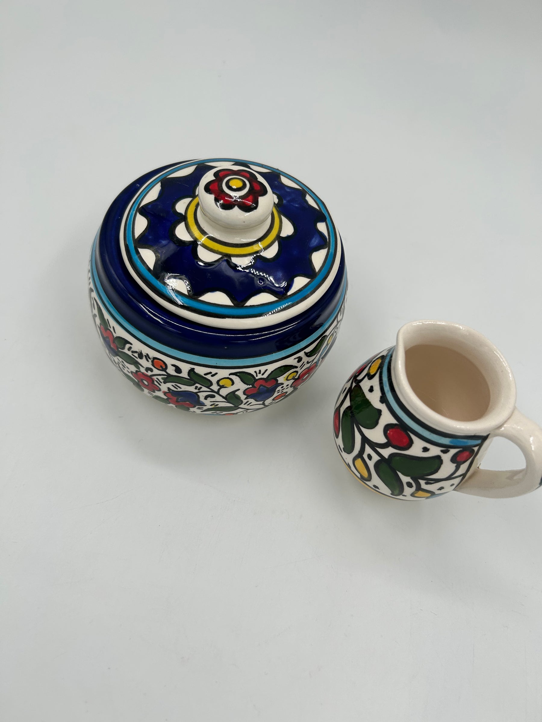 Tarro Al-khalil con tapa y crema.
